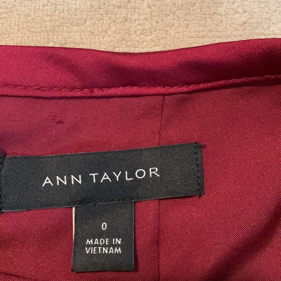 Beautiful like new wine colored Ann Taylor skirt . Worn once. - Picture 5 of 5